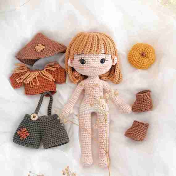 Green-frog-crochet-Sami-doll