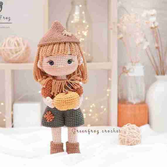 Green-frog-crochet-Sami-doll