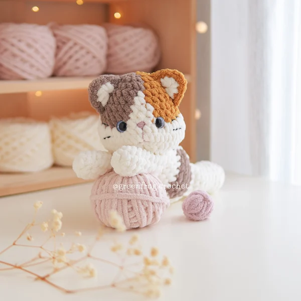 amigurumi crochet plushie pattern lazy splooty kitties green frog crochet 2